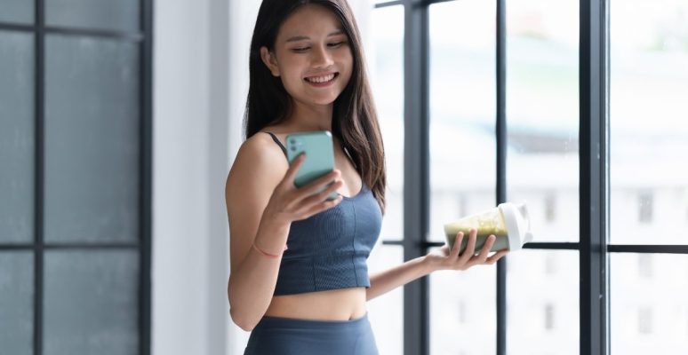 Suy giảm nội tiết tố nữ nên uống gì? Gợi ý thực phẩm & mẹo hay