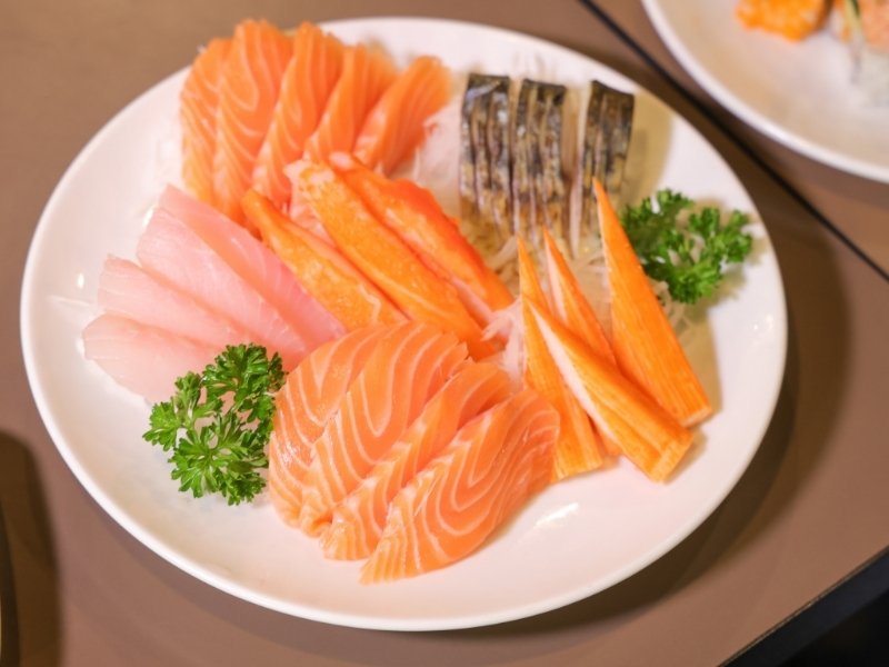 Các loại cá như cá hồi và cá ngừ đại dương là lựa chọn hàng đầu trong danh sách những thực phẩm giảm mỡ nội tạng hiệu quả