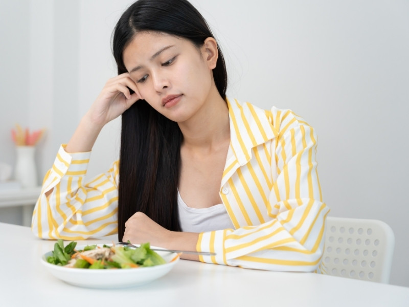 Điều chỉnh chế độ ăn phù hợp với nhu cầu năng lượng thực tế là cách khắc phục rối loạn nội tiết tố gây tăng cân