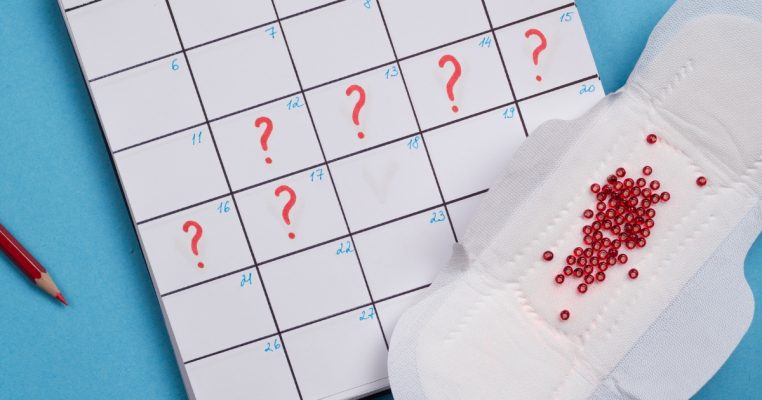 Kinh nguyệt ít máu: Dấu hiệu bất thường & Cách xử lý hiệu quả