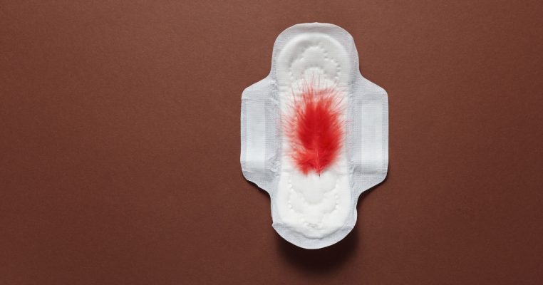 Kinh Nguyệt Xuất Hiện Cục Máu Đông: Dấu Hiệu Bình Thường Hay Bệnh Lý?