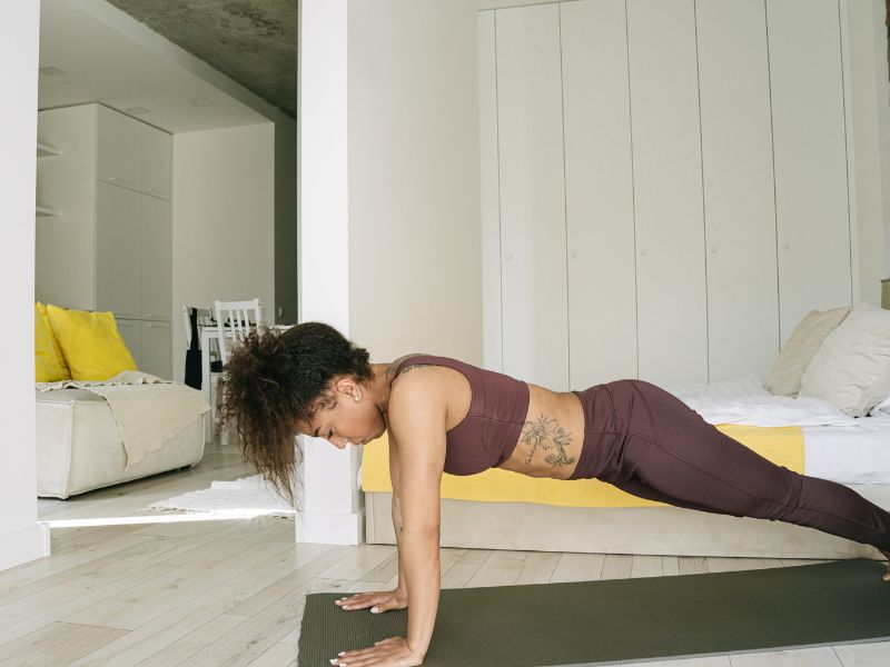 Plank là bài tập giảm mỡ nội tạng hiệu quả nhanh
