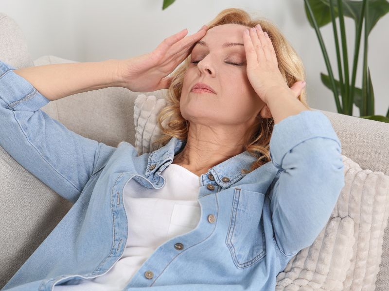 Tìm hiểu suy giảm nội tiết tố nữ là gì, ta biết đây là tình trạng cơ thể không sản xuất đủ hormone estrogen