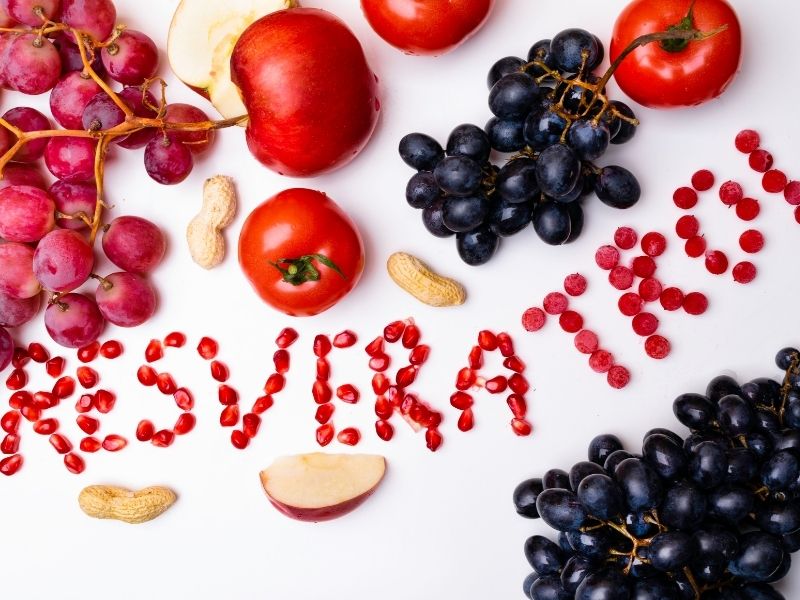 Tăng cường dinh dưỡng thực phẩm giàu chất chống oxy hóa tự nhiên như resveratrol giúp tối ưu nồng độ NAD+ để cải thiện sức khỏe tim mạch (Nguồn: Internet)